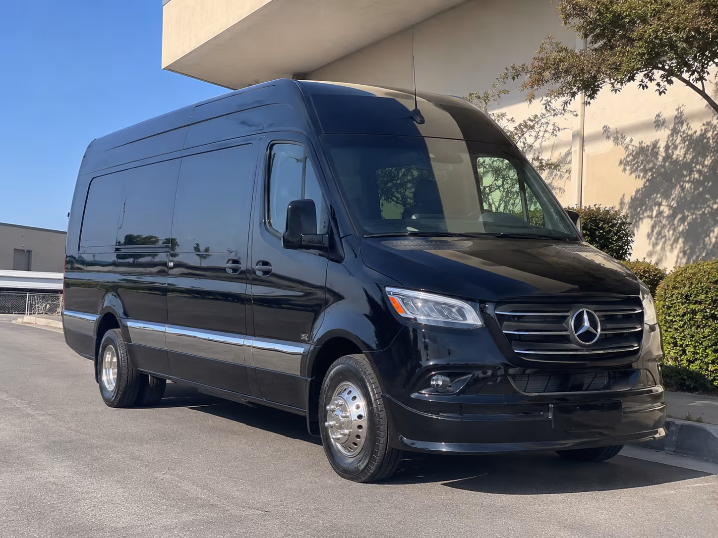blog rent a bus to disneyland resort hero